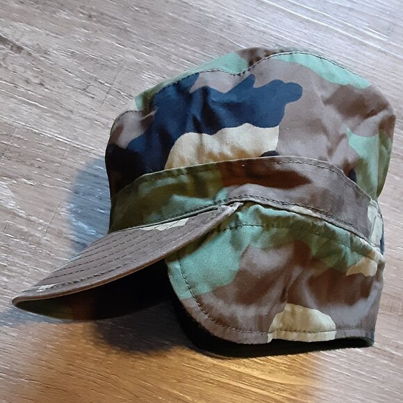 Winter Woodland Camo Cap * 7 1/8 * Sekri * Like New * Soft Lining Flips Down * - Picture 1 of 8